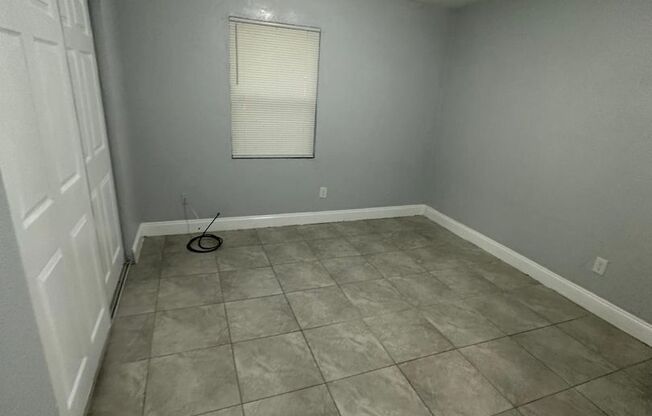 2 beds, 1 bath, 840 sqft, $950, Unit Unit 2