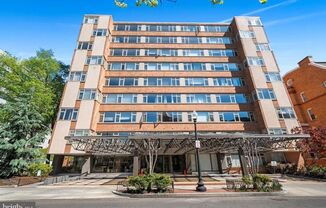 Spacious, Bright 1 Bed 1 Bath condo in prime location and close to Metro - All utilities included