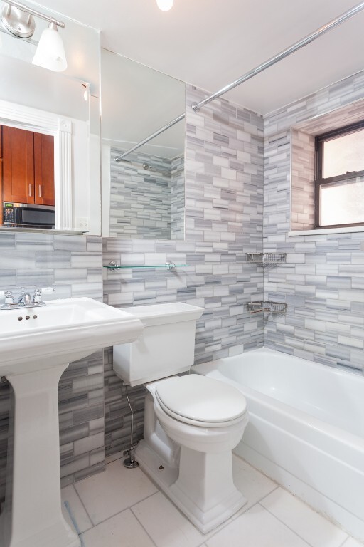 246 MOTT ST
