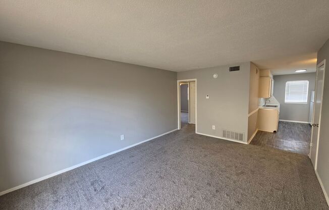 2 beds, 1.5 baths, 925 sqft, $800