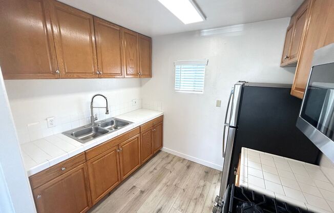 2 beds, 1 bath, $2,195, Unit 3145 Macaulay Street