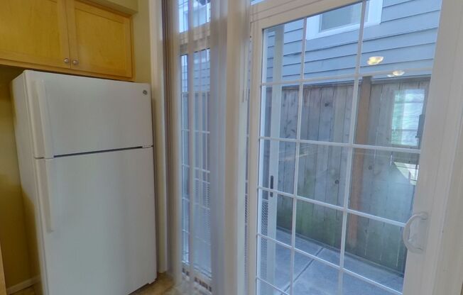 2 beds, 1 bath, $1,600, Unit 3