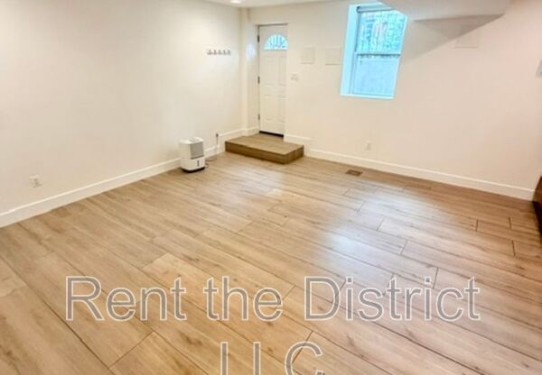 605 B KENYON ST NW