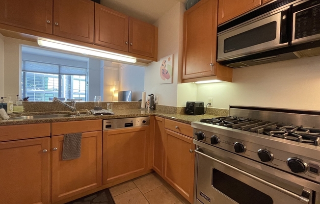 1 bed, 1 bath, 644 sqft, $4,200, Unit 12E