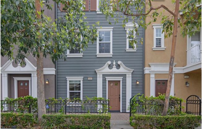 SPECTAULAR TUSTIN CONDO!!