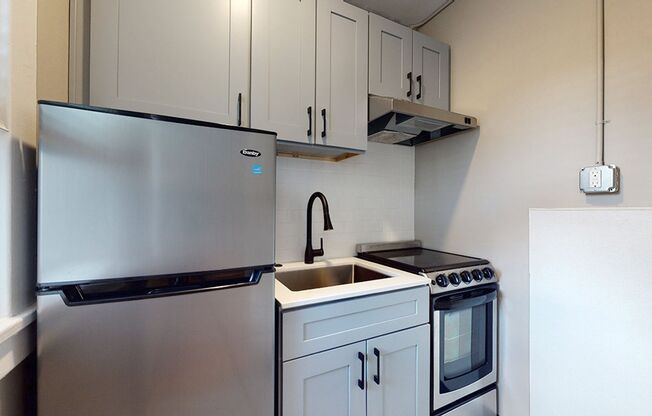 Studio, 1 bath, 290 sqft, $999, Unit 14