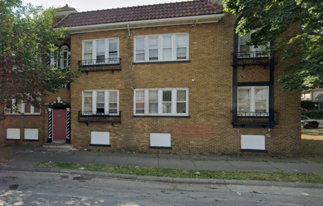 1625 W Keefe Ave