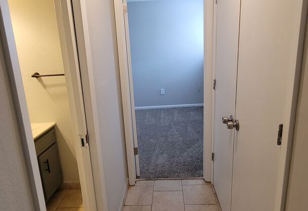 2 beds, 1.5 baths, 954 sqft, $975, Unit 706