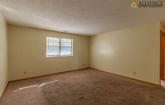 2 beds, 1.5 baths, 1,050 sqft, $880, Unit 02