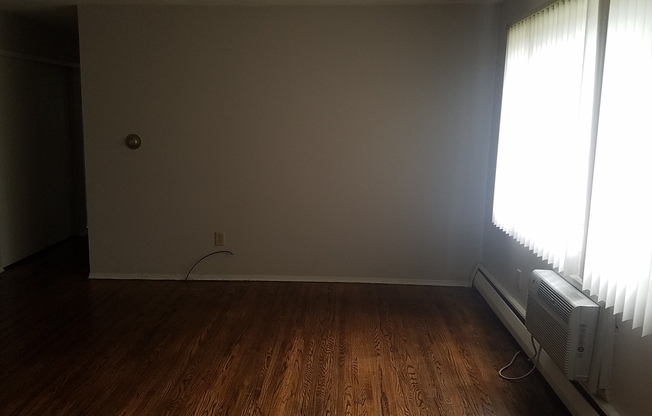 2 beds, 1 bath, 1,025 sqft, $1,250, Unit 138-06 Woodhill