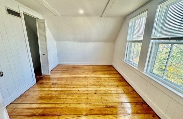 3 beds, 1 bath, $4,200, Unit 1