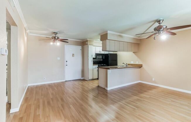 1 bed, 1 bath, $1,300, Unit # 30