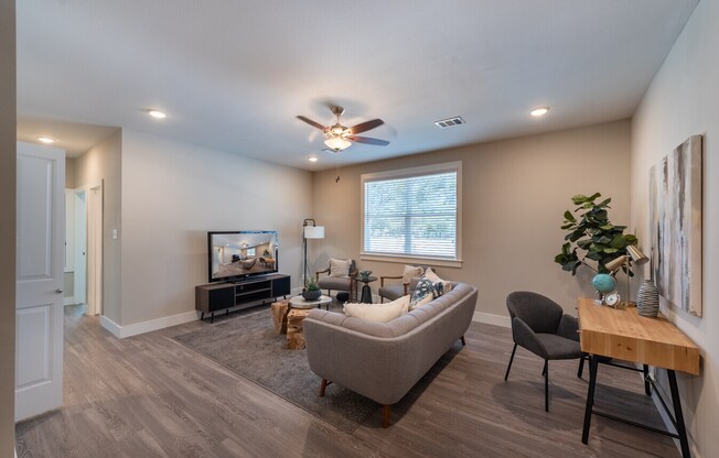 9347 KEMPWOOD DR