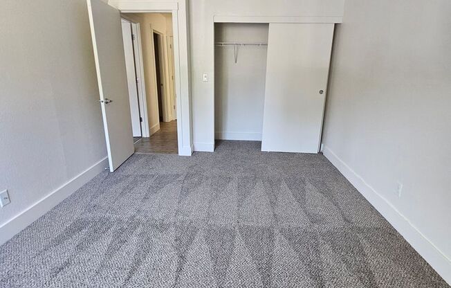 2 beds, 1 bath, 915 sqft, $1,575, Unit 68