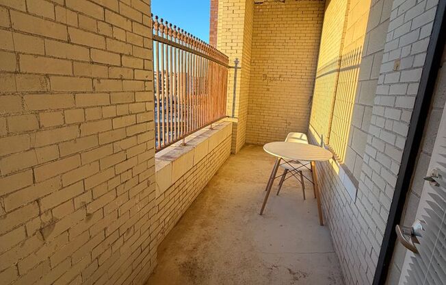 1 bed, 1 bath, 940 sqft, $1,550, Unit 701