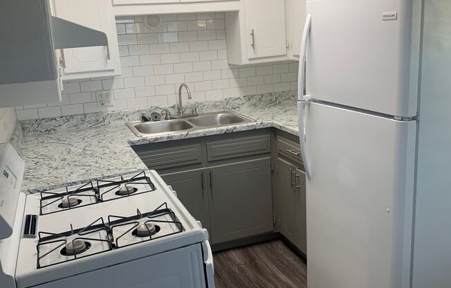 2 beds, 1 bath, 730 sqft, $995, Unit 3