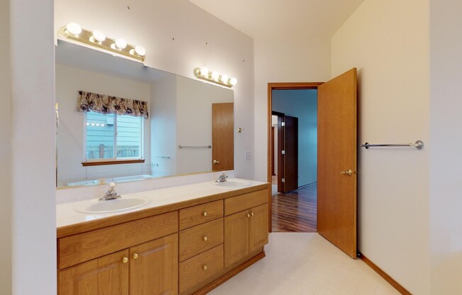 3 beds, 2.5 baths, $3,400