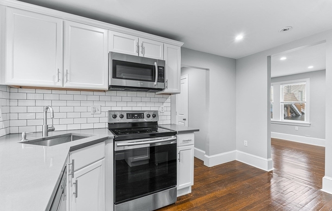 11 TOWN HL ST
