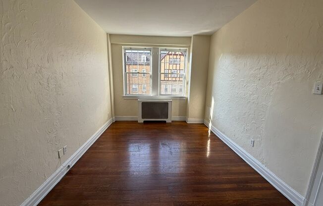 2 beds, 2 baths, 1,303 sqft, $2,200, Unit New King Edward  301