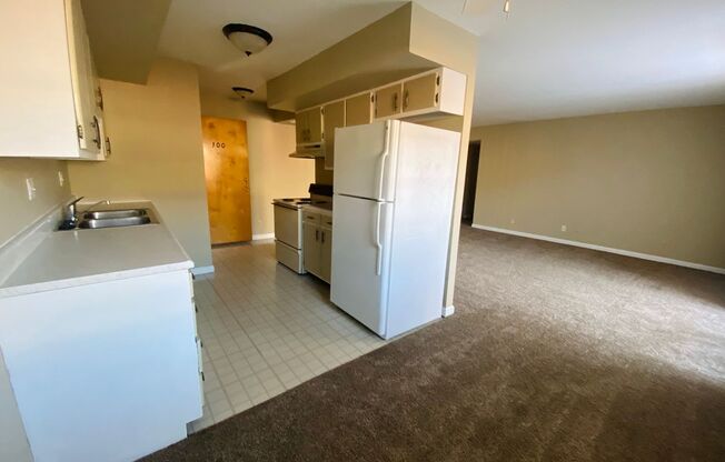 2 beds, 1 bath, 880 sqft, $959, Unit 111