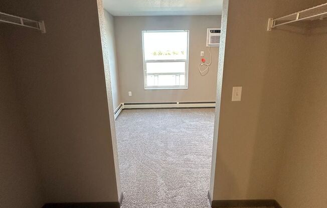 2 beds, 1 bath, 929 sqft, $1,525, Unit 321