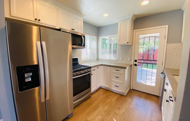 Lovely remodeled 3 bed 1 bath in Pacific Beach !  Minutes from Mission Bay and the beach!