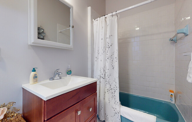 Studio, 1 bath, 450 sqft, $3,800, Unit B4