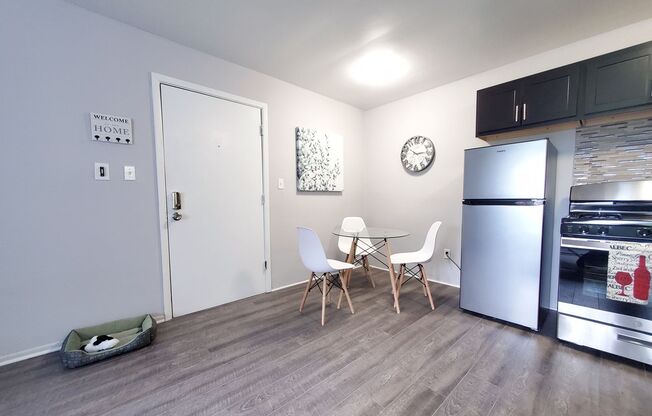 1 bed, 1 bath, 440 sqft, $849, Unit 4635 - Unit 210-R+