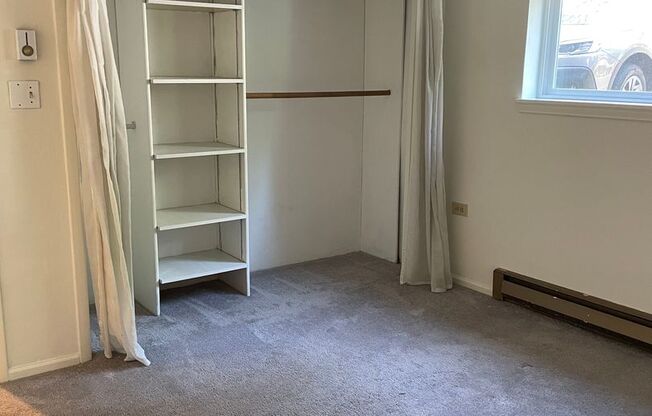 Cozy Bellevue One Bedroom Available Beginning of July!