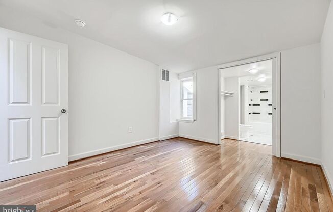 TWO BEDROOM TWO BATHROOM TOWNHOUSE AVAILABLE FOR SEPT 1ST MOVE-IN!!!!
