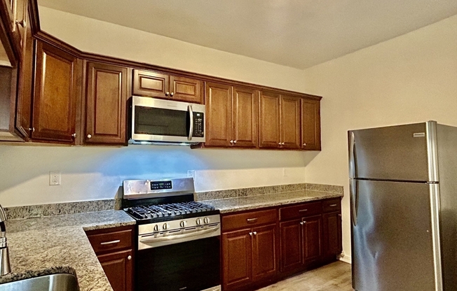 2 beds, 1 bath, $2,400, Unit 1