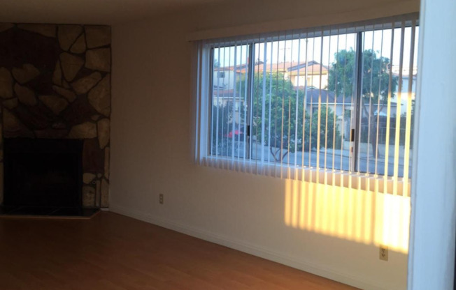 2 beds, 1 bath, 1,080 sqft, $3,300