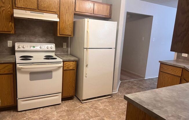 3 beds, 2 baths, 1,140 sqft, $1,150, Unit B