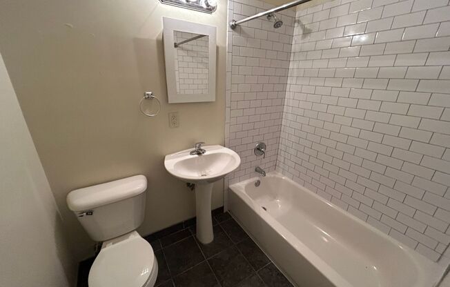 Studio, 1 bath, $825, Unit 111