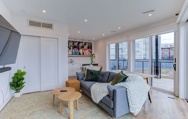 1 bed, 1 bath, 100 sqft, $1,400, Unit Suite 3 - Unit 2