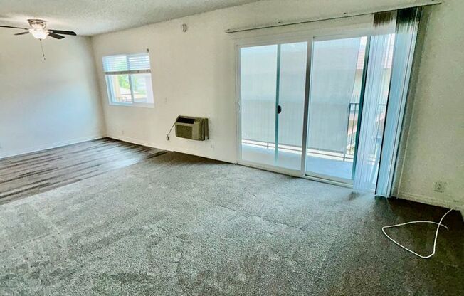 Spacious 2 Bed / 2 Bath Upstairs Apartment 50% OFF First Month's Rent Promotion!!!!!