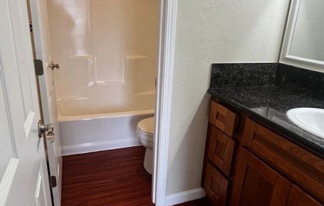2 beds, 1 bath, 825 sqft, $1,860, Unit 231