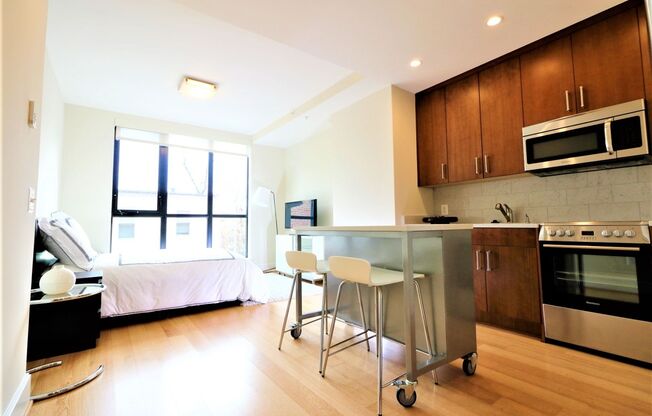Studio, 1 bath, $2,250, Unit 601