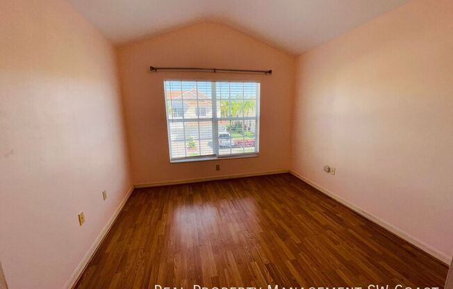 936 HAMPTON CIR