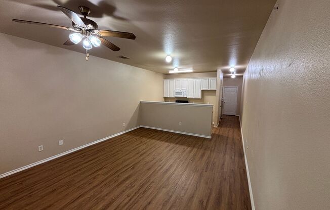 Fantastic 2-Story Townhome with 1-Car Garage! Randolph AFB