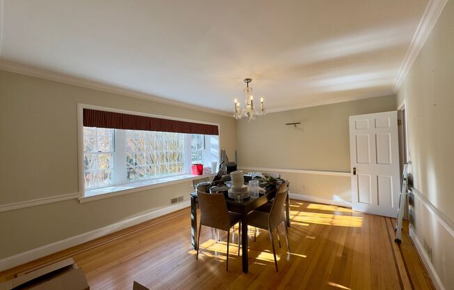 Charming 4 Bedroom/3.5 Bathroom Detached Home in Homeland, MD!