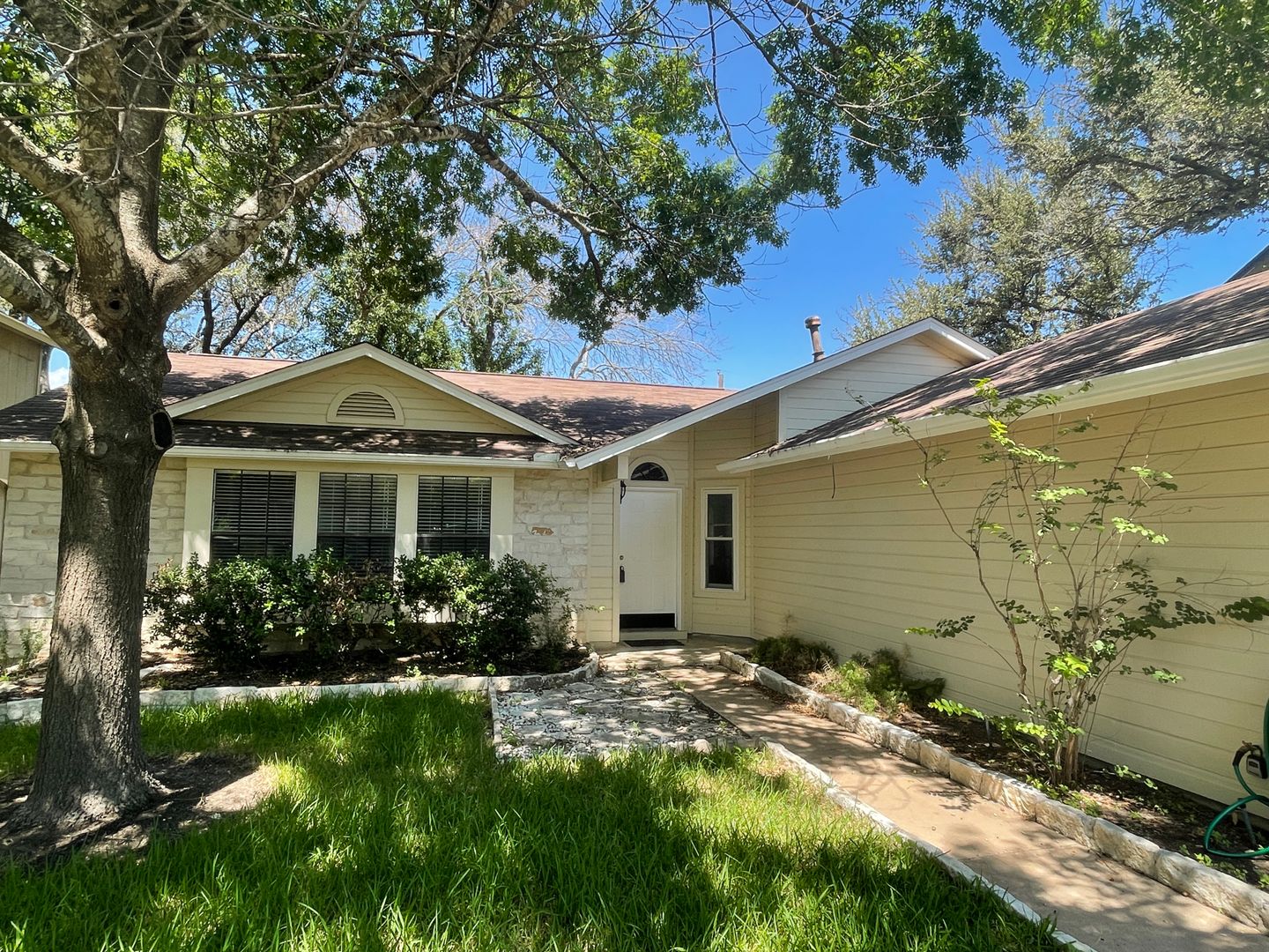 Lovely 4/2 home on a quiet street in the heart of Cedar Park!