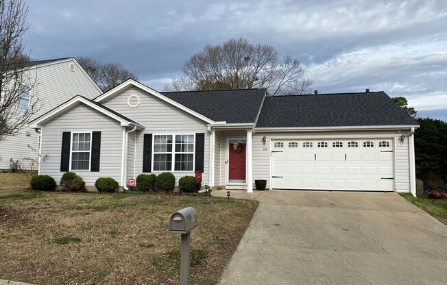 Moore - Cute 3BR/2BA with Oversized Garage and Fenced Back Yard in the Dorman High School District!