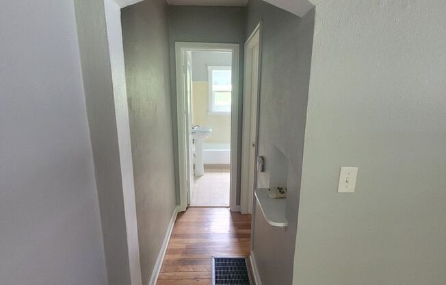 2 beds, 1 bath, $1,125, Unit 3810 Urbandale Avenue