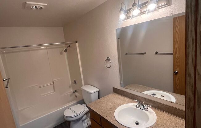 2 beds, 1 bath, 875 sqft, $1,395, Unit 127-43