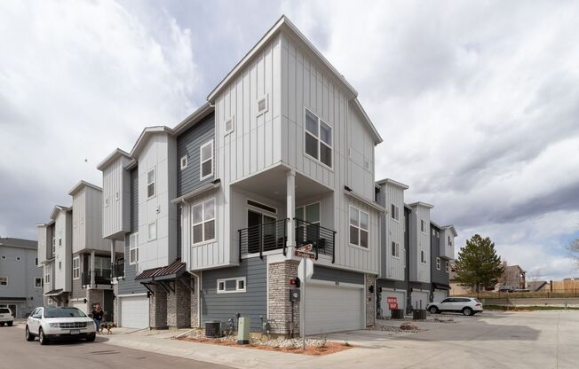 Sophisticated Living: Stunning 3-Bedroom Townhome with Modern Comforts!!!
