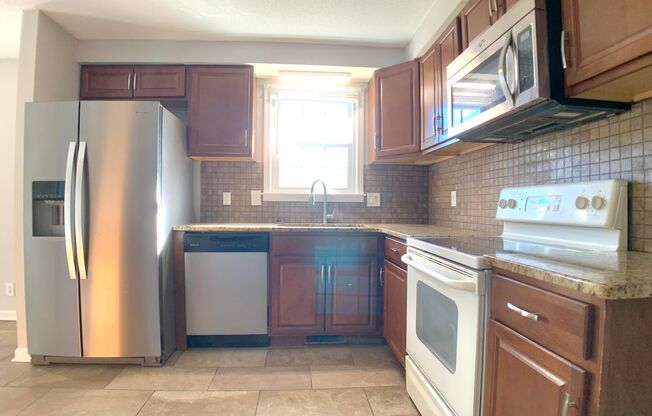 3 beds, 2 baths, $1,295