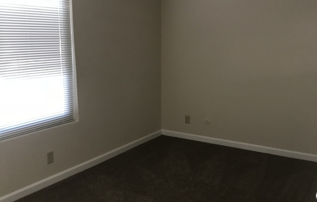 3 beds, 2 baths, 1,050 sqft, $1,895