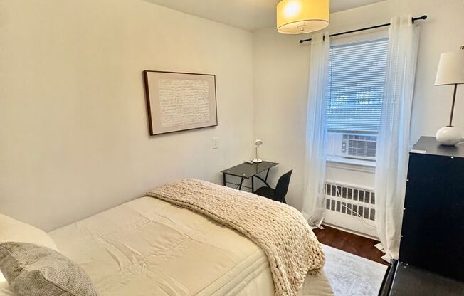 2423 Cambreleng LLC