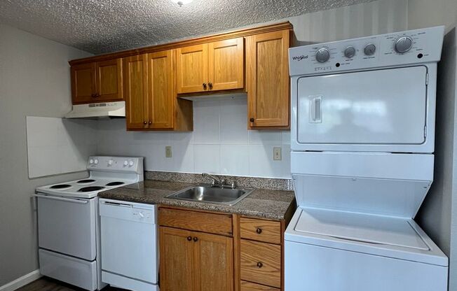 1 bed, 1 bath, 500 sqft, $1,050, Unit 32-B